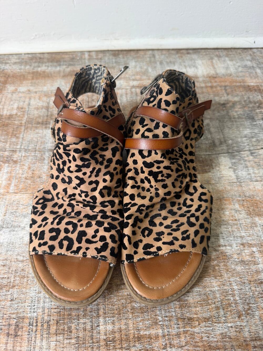 Blowfish Malibu Women's Size 7 Animal Leopard Print Tip Sandal Boho